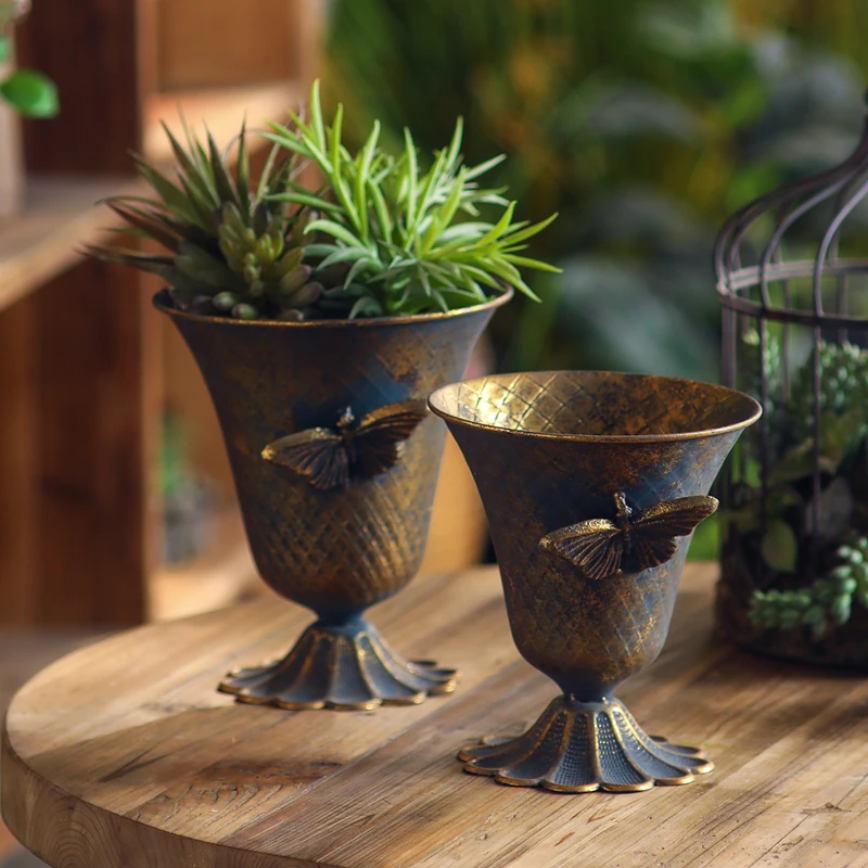 2-Piece Vintage Gothic Metal Vase Set, Blue Bronze Finish, 3D Butterfly Decoration, Classic Cup-Shaped Decorative Flower Pots, for Vintage Farmhouse Living Room Entryway Home Decor