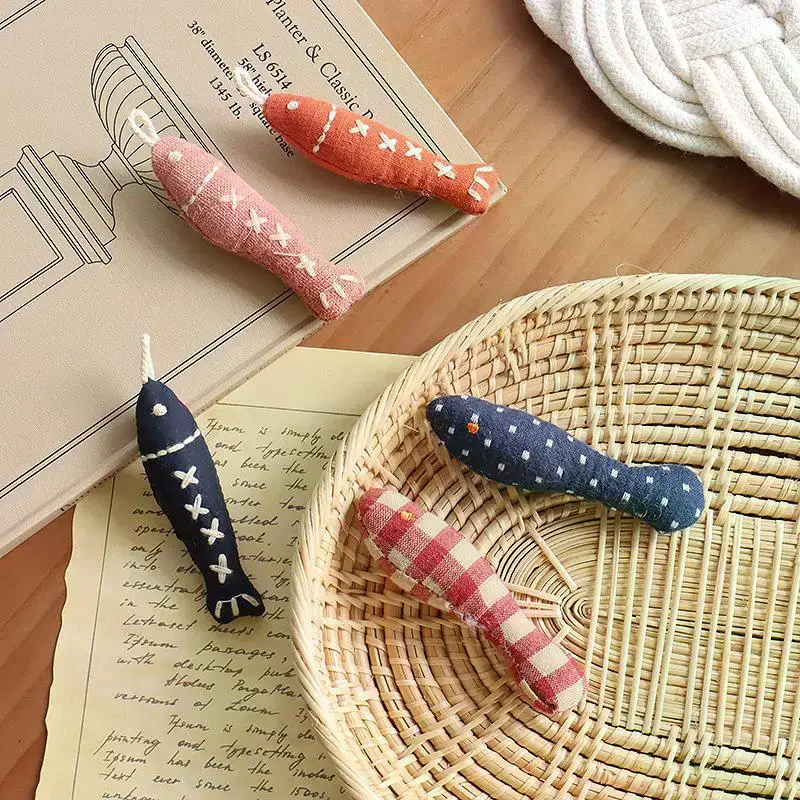 2Pcs Soft Linen Small Fish Shaped Doll Creative Bags Clothing Shoes Hats Accessories Multi Purpose Diy Decorative
