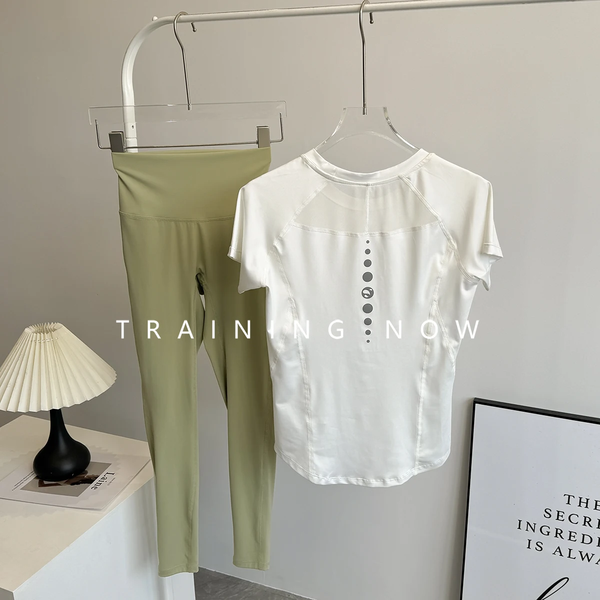 بدلة رياضية للنساء في الصيف، بدلة يوجا لياقة بدنية لليوجا بيلاتيس رفيعة سريعة الجفاف وأكمام قصيرة