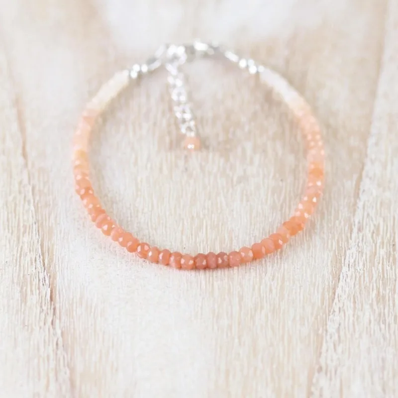 Pulsera exquisita de piedra lunar de melocotón, pulsera apilable de piedras preciosas