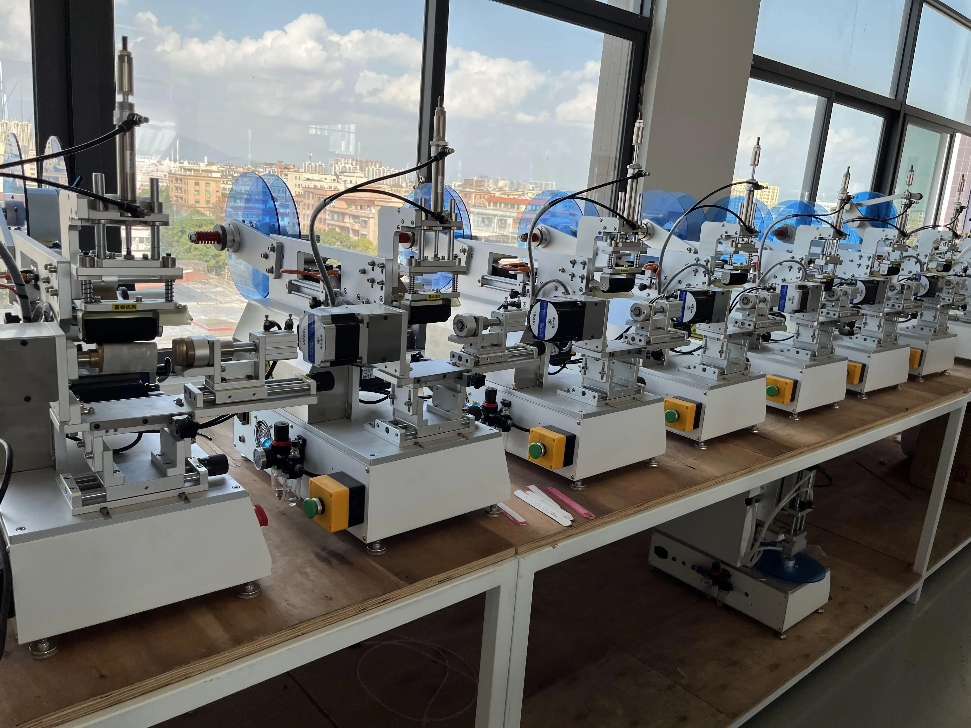 Desktop square Bottle Top Surface Press Label Sticking Label Machine Semi-automatic