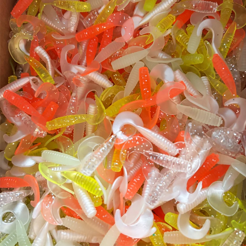 40 Stück/Beutel Angelköder mit Tasche 3,5cm/5,5cm/7cm Lockiger Schwanz Weicher Kunstköder Bionischer Wurm Schwimmköder Silikon-Wobbler Pesca Bass Karpfen – Detail 2