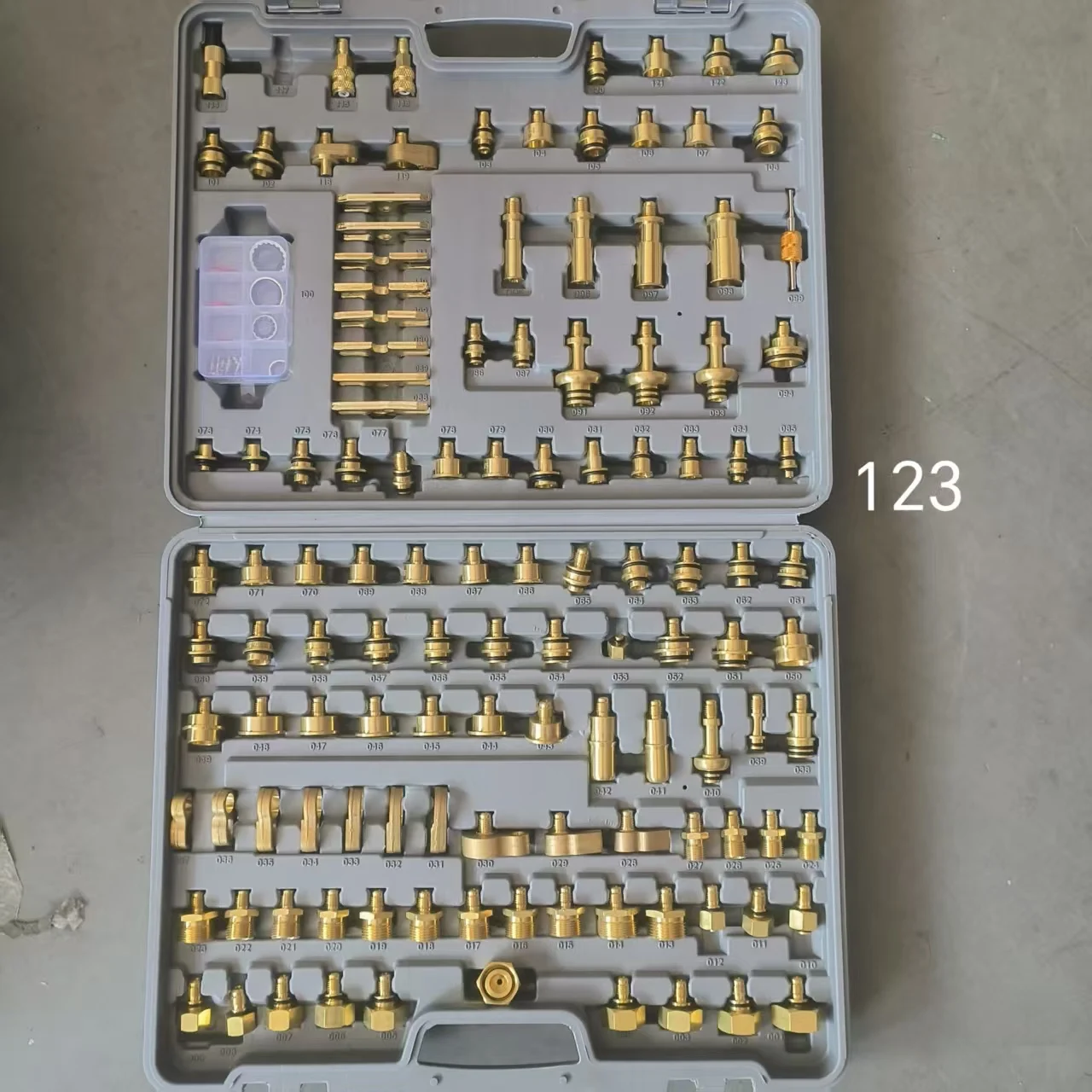 

Набор из 123 предметов, универсальная версия для всех инструментов обнаружения утечек кондиционера автомобиля, включает в себя электроэнергетический грузовик, фургон, инженерный автомобиль