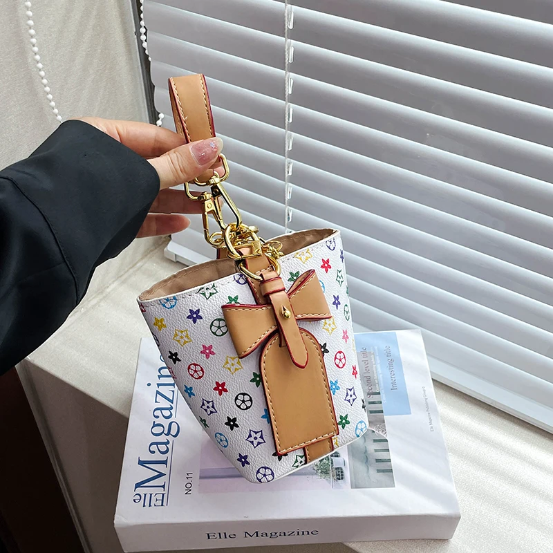 

Elegant Classic Designer Paris Fashion Tote Bag For Women With Solid Color And Large Capacity