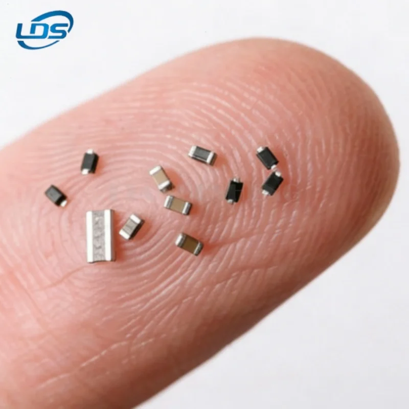 

Новый Оригинальный C4532X7T2E105KT000N 1812 SMD керамический конденсатор 1 мкФ 250В X7T ±10% Многослойный керамический чип-конденсатор