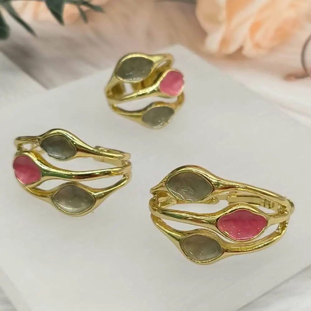 Farbiges Emaille-Ohrringe- und Ring-Set für Damen, modische Ohrringe und Ringe, Schmuckaccessoires, vergoldeter Ring, für festliche Anlässe, den Alltag und Partys. – Detail 2