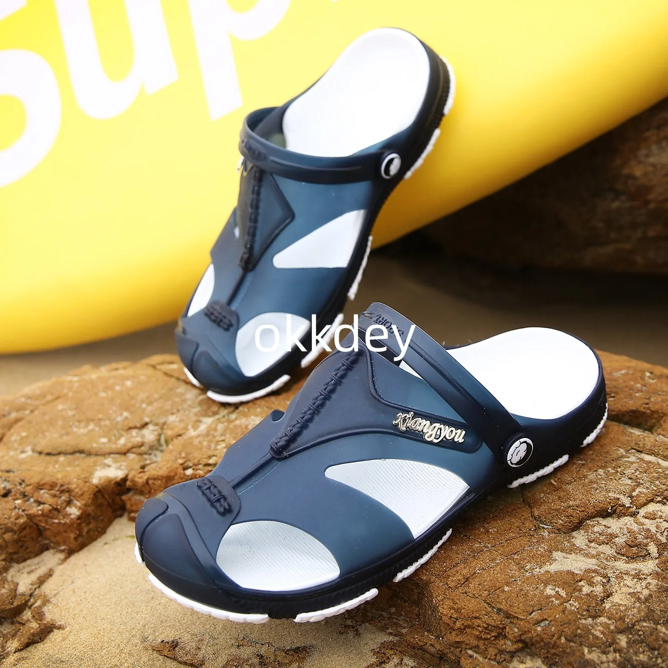 2023 New In Summer Slippers for Men Sandals Outdoor Beach Casual Sports Shoes Basic Indoor Durable Designer Replica Slippers Men