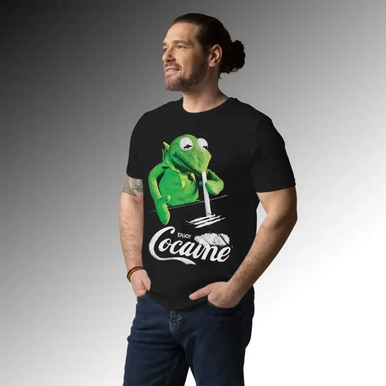 Camiseta Enjoy-Cocaine-Rana |   Camiseta gráfica divertida con logotipo de culto |   Camiseta de algodón S - 3XL