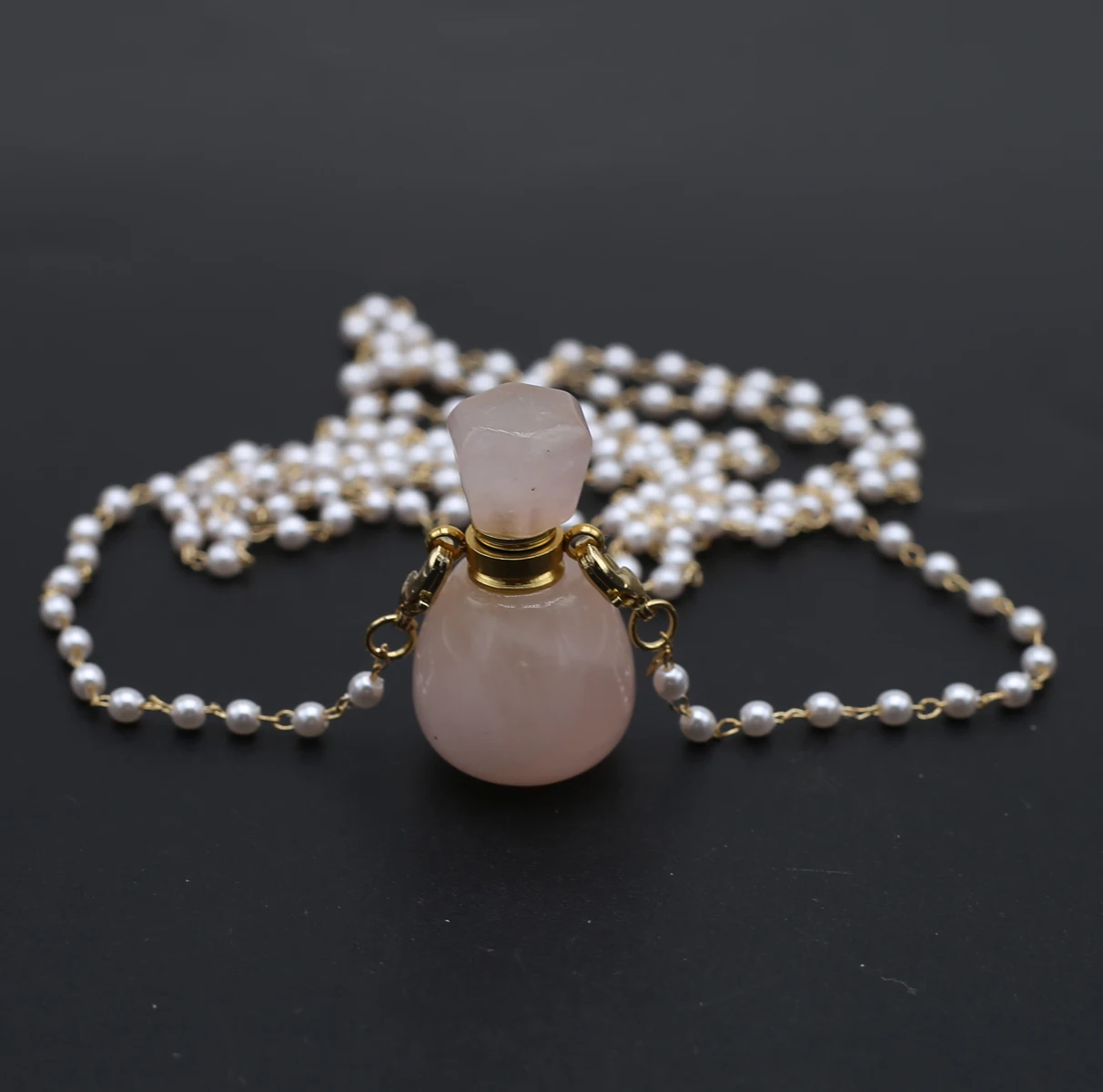 

Natural Rose Quartzs Pendant Necklace Essential Oil Diffuser Pendant Pearl Bead Chain for Women Jewerly Party Gift 16x29mm