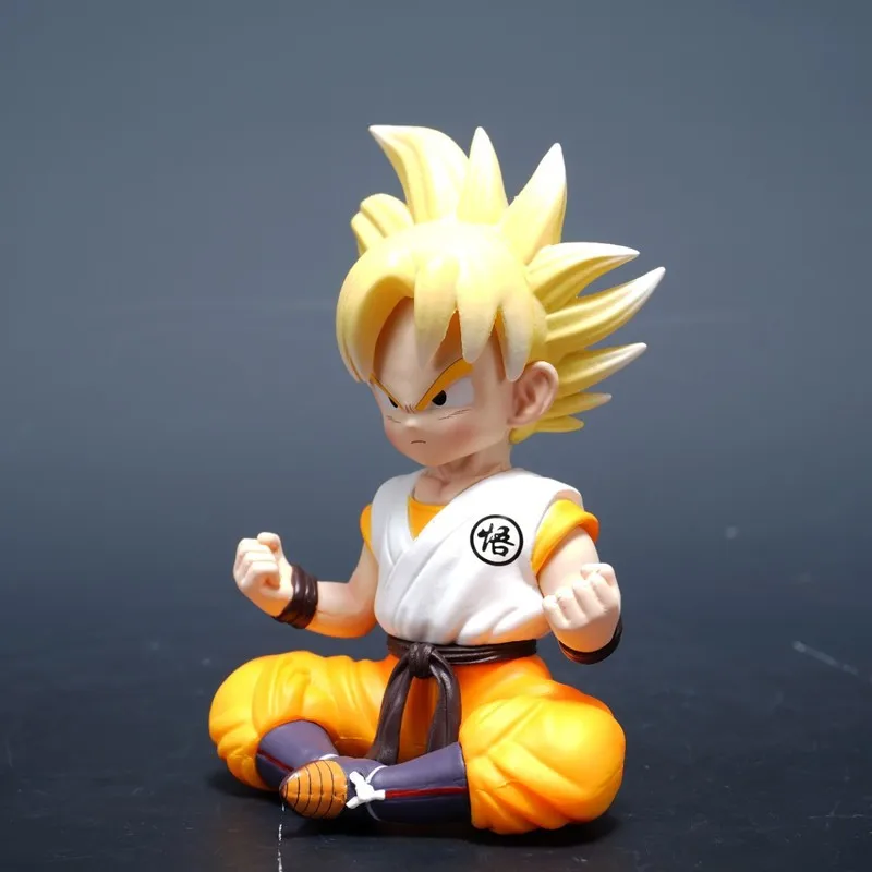 إصدار Dragon Ball Super Saiyan Q: نموذج قابل للجمع على شكل شخصية Sitting Pose Goku مع قاعدة عرض للهدايا والديكور