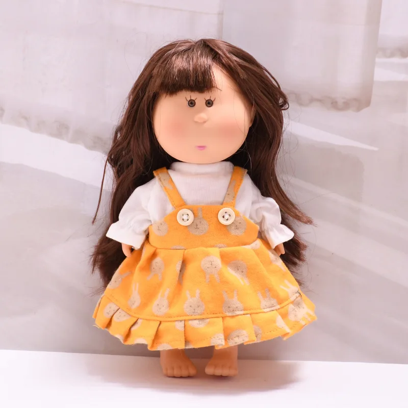 

Аксессуары для кукол: Желтая футболка ручной работы и платье-сарафан с кроликом для испанской куклы-картошки 24 см. Наряд для девочек, подарок для фанатов.