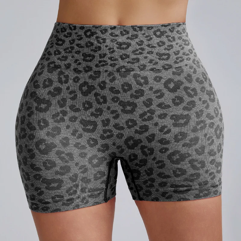 

Ультракомфортные шорты с высокой степенью компрессии, моделирующие фигуру, дышащие, влагоотводящие, с эффектом лифтинга ягодиц, с леопардовым принтом.