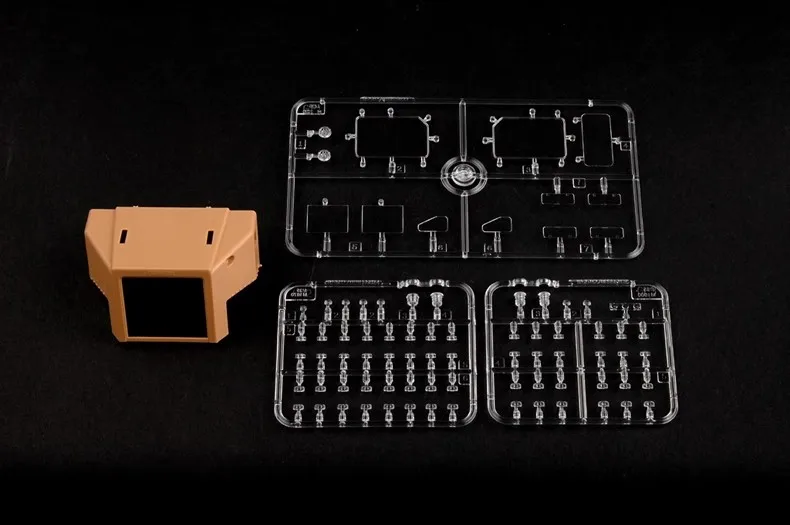 US Stock 1/35 Hobby Boss M1070 Truck HET Tractor with M1000 Semi Trailer Military Model Kit Toy Vehicle DIY Assembly Car TH06019