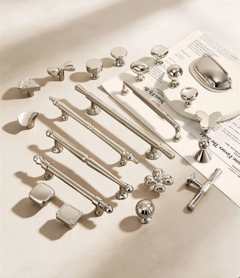Modern Polished Nickel Cabinet Pulls Gloss Silver Drawer Knobs Single Hole Kitchen Furniture Handles for Wardrobe Cupboard Decor