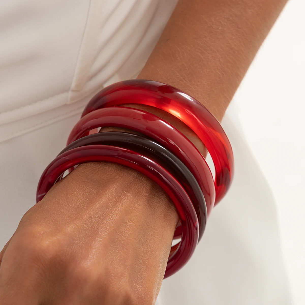Ingemark 4 Pcs/Set Bohemian Red/Off White/Brown Acrylic Bangle Bracelet for Women Simple Stackable Resin Round Cuff Bracelet
