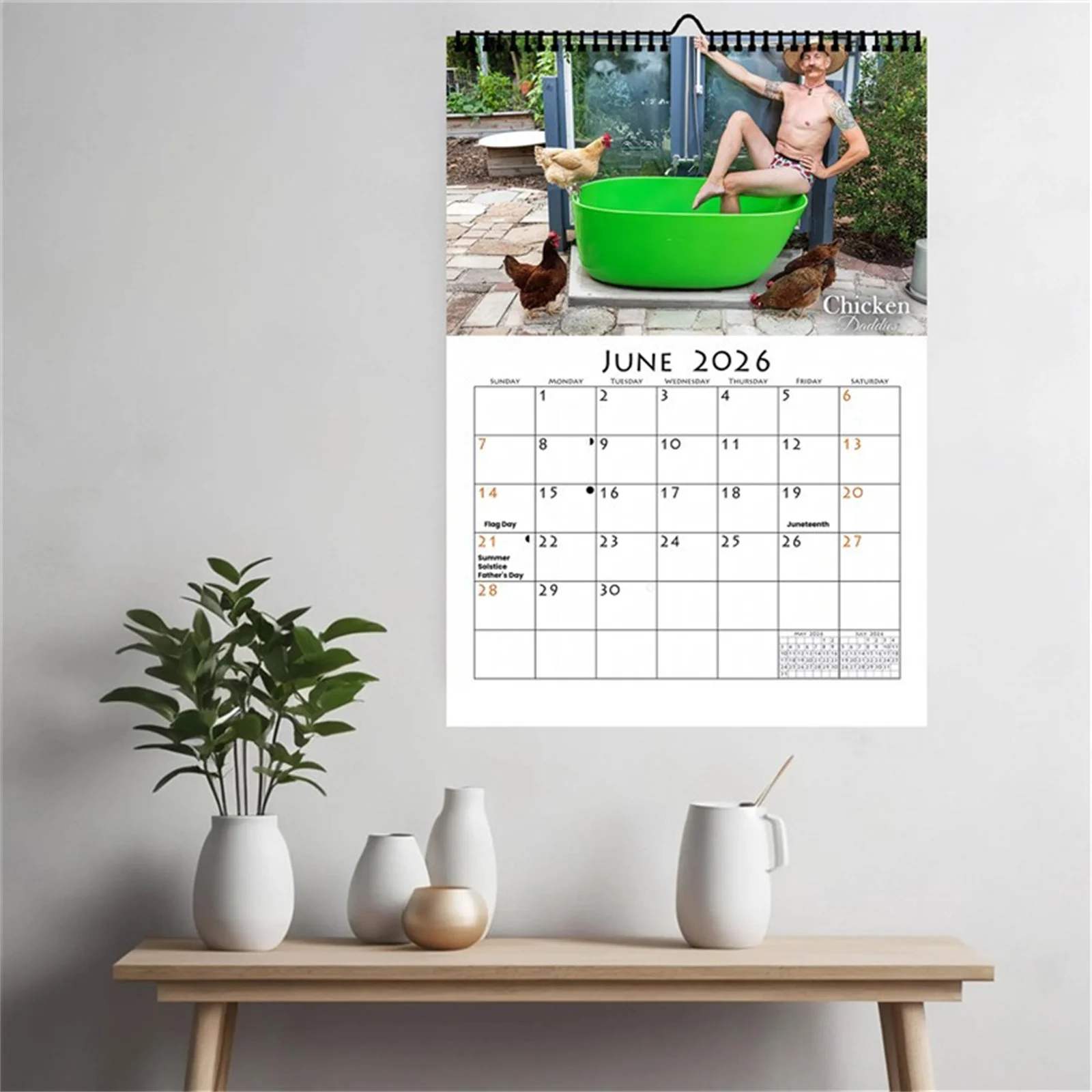 2026 مضحك الدجاج الأب جدار التقويم A4 حجم الإبداعية الفكاهة تصميم للمنزل مكتب ديكور هدية ورق بطاقة بيضاء OPP التعبئة والتغليف