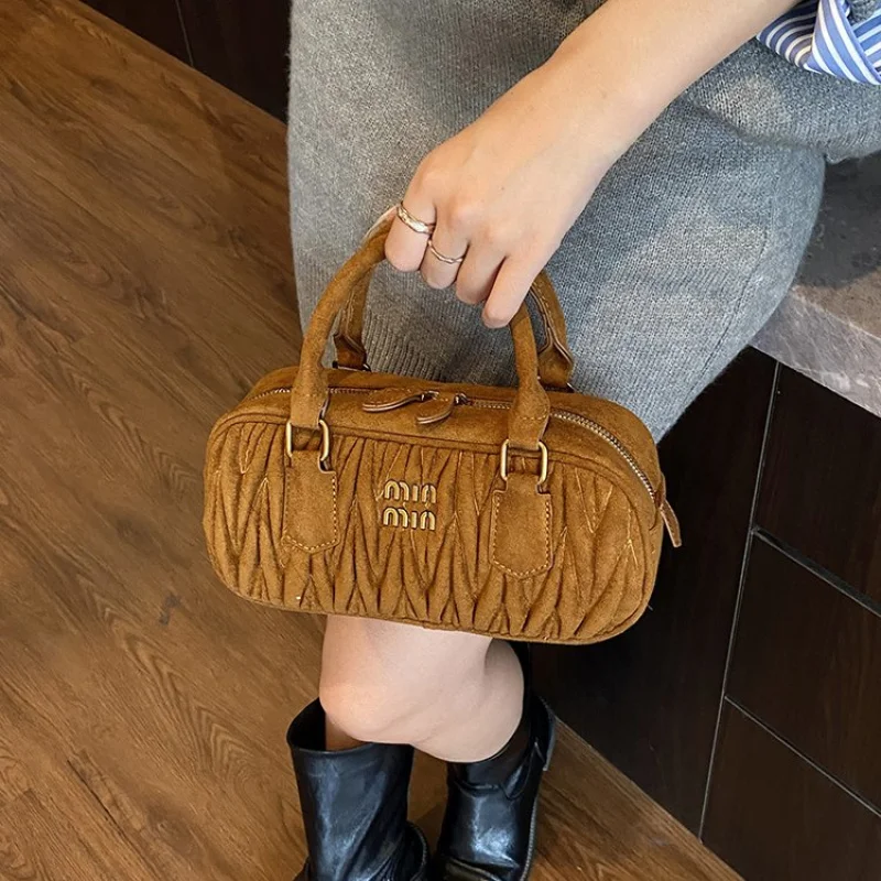 

Ladies Crossbody-Bag Crafted From Fine Leather Featuring Trendy Design And High-End Commuter Style​
