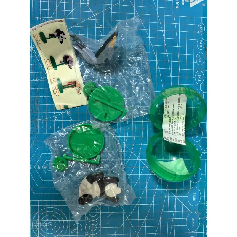 バンダイ-日本のゴッシの置物、素敵な愛らしい愛らしい猿の動物、パンダ、ヒスポロ、金色の猿、靴の請求、カワイイカプセルのおもちゃ