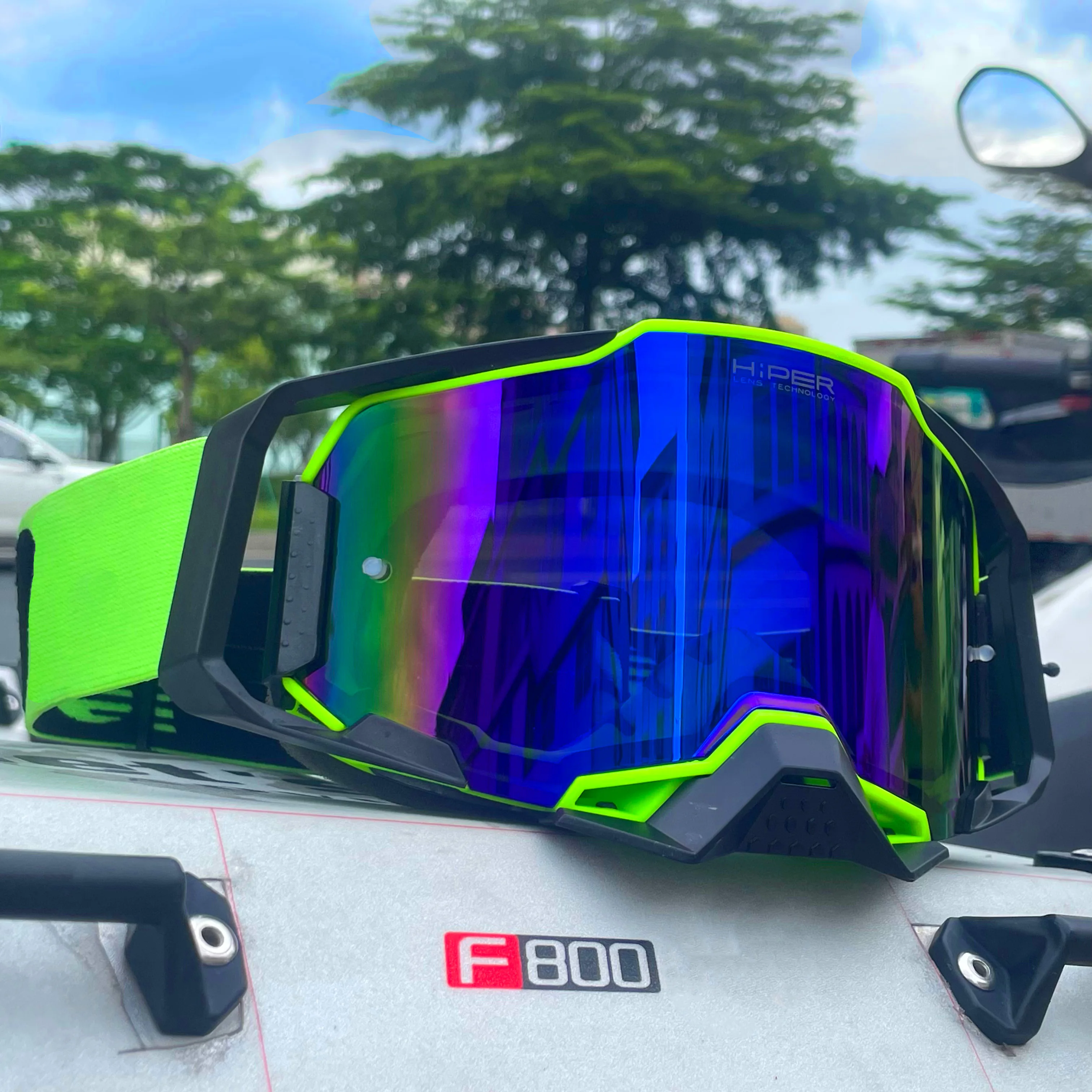 

Quick Release Lens Motocross Goggles for Men, MX ATV Dirt Bike Ski Helmet Compatible Safety Glasses