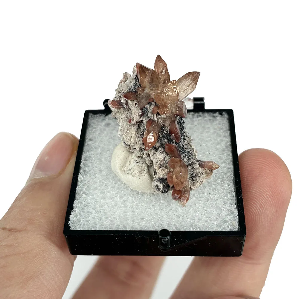 A1-3A Natural Topaz Stones and Crystals Mineral Teaching specimen Trinkets Home Decoratio Box size:35*35*35 mm