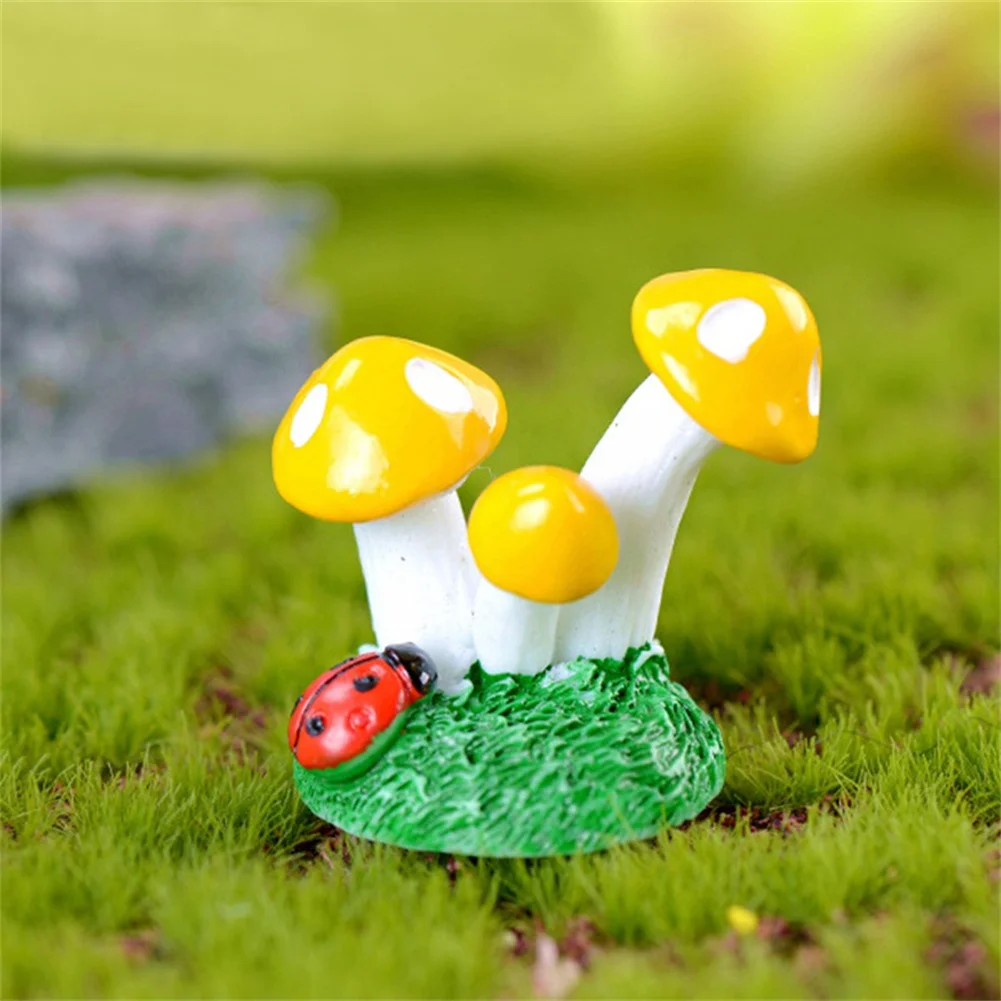 Garden Miniatures Mini Mushroom Garden Decoration Resin Cartoon Mushroom Craft Miniature Figurines Garden Decoration