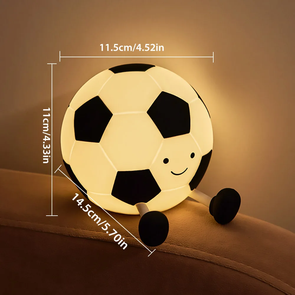 Voetbal siliconen nachtlampje met USB-oplaadkabel Zeer onderscheidende bureaulamp Nachtkastje Pat Lamp is een cool cadeau voor je geliefde