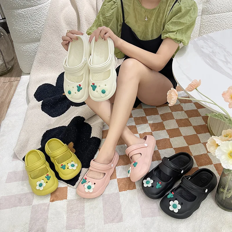 

2023 New Fashion Thick Soles Hollowed-out Sandals Outdoor Clogs Chunky Ladies Garden Shoes Summer Women Sandals Beach Slippers