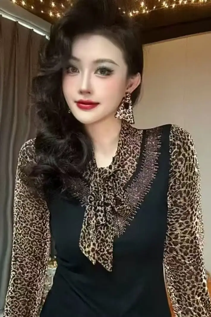 

Leopard Bow Rhinestone Long Sleeve Base Shirt Women's Fashion Top