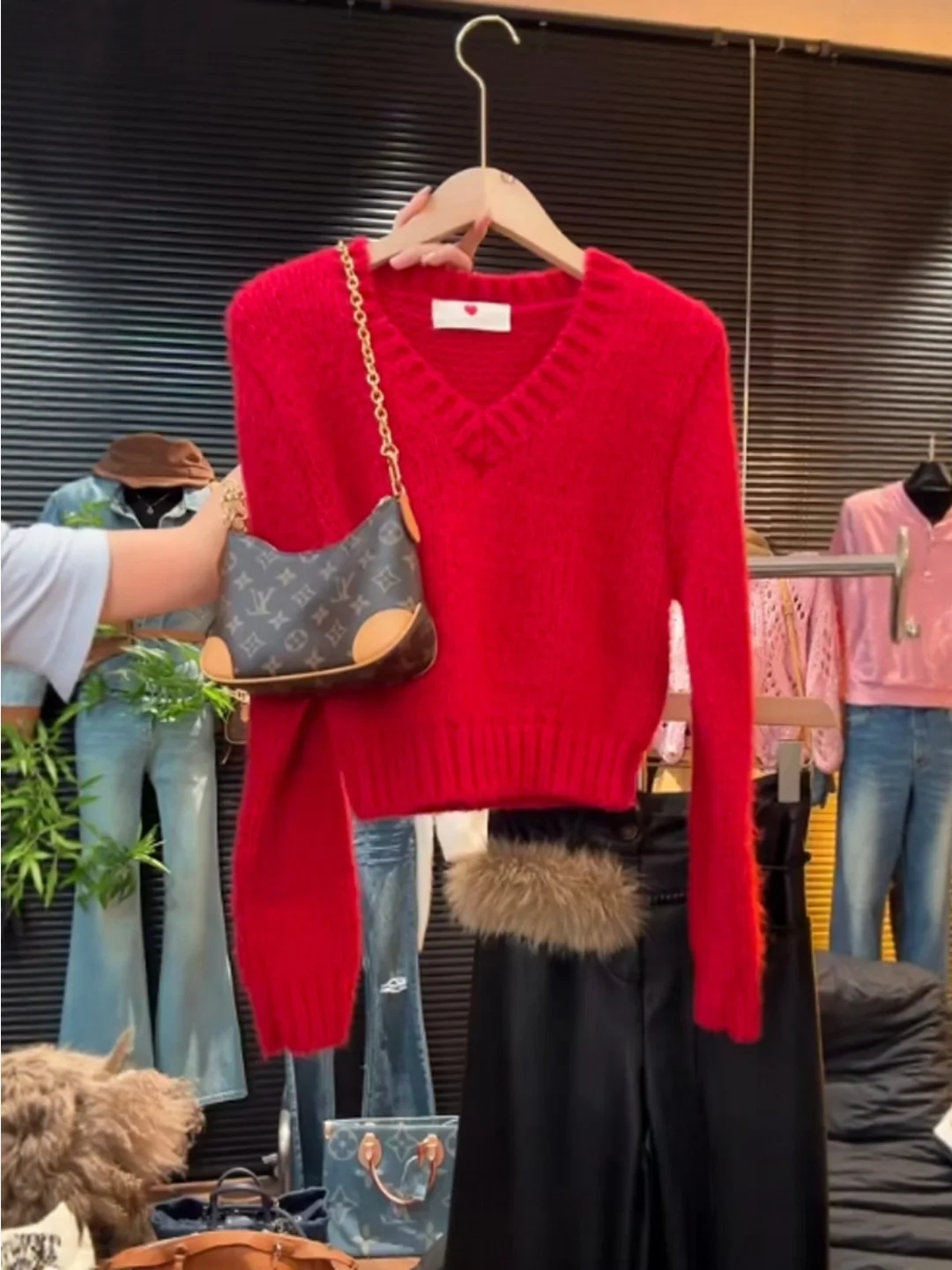 

Корейский свитер с V-образным вырезом для женщин, укороченный трикотажный топ с завязками на талии, красный, новогодний, модный, для ношения под одеждой, осень-зима
