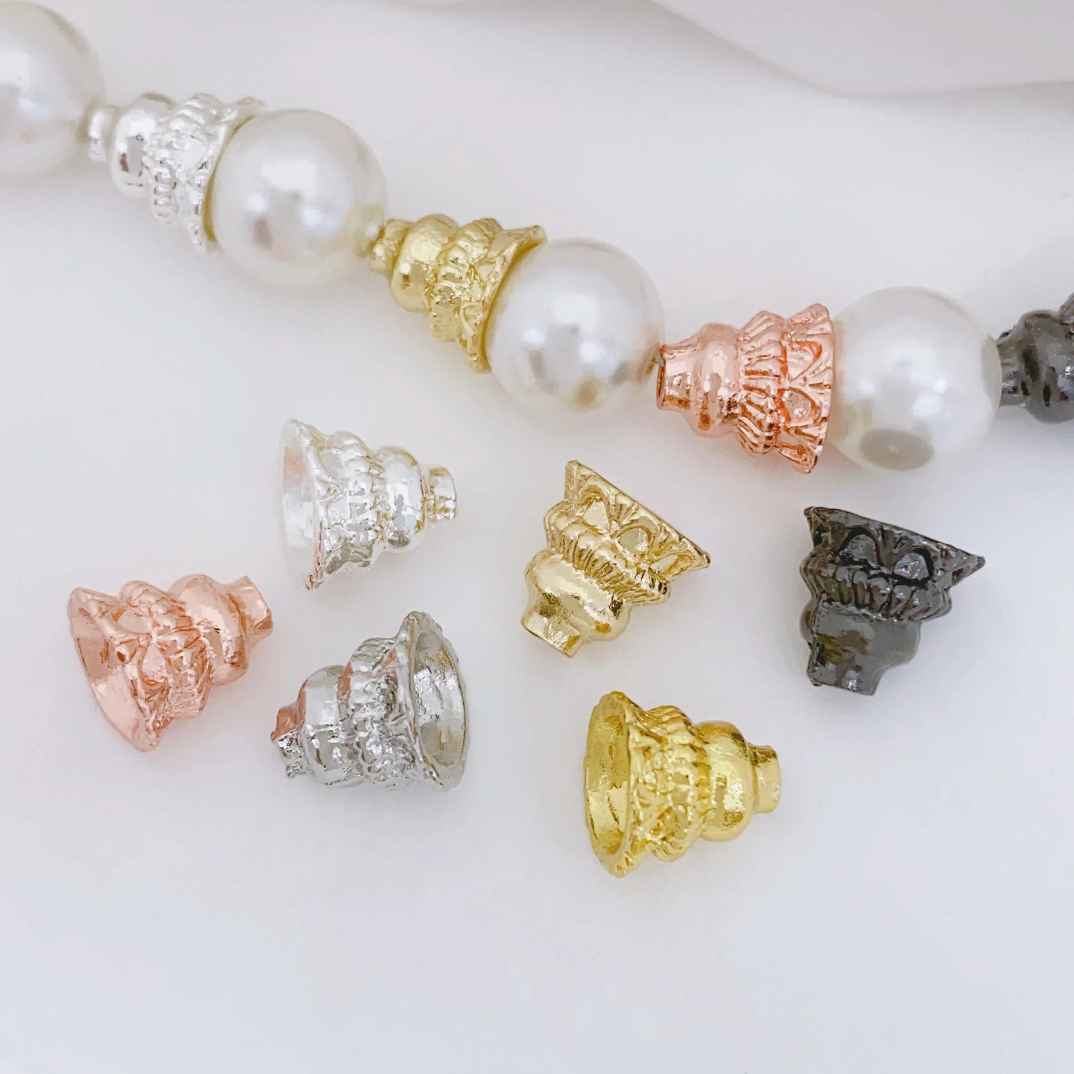 

10pcs Gold-plated Tall Flower Hats Separated Beads Handmade Beaded Bracelets Necklace Accessories DIY Jewelry Making Materials