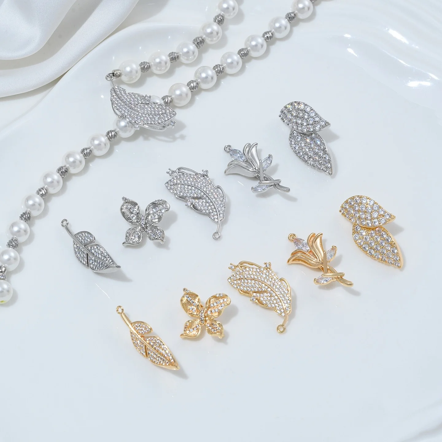 

1 Piece of Copper Plated 14K Gold Inlaid with Zircon Leaf Flower Pendant Buckle DIY Pearl Necklace Jewelry Materials Accessories