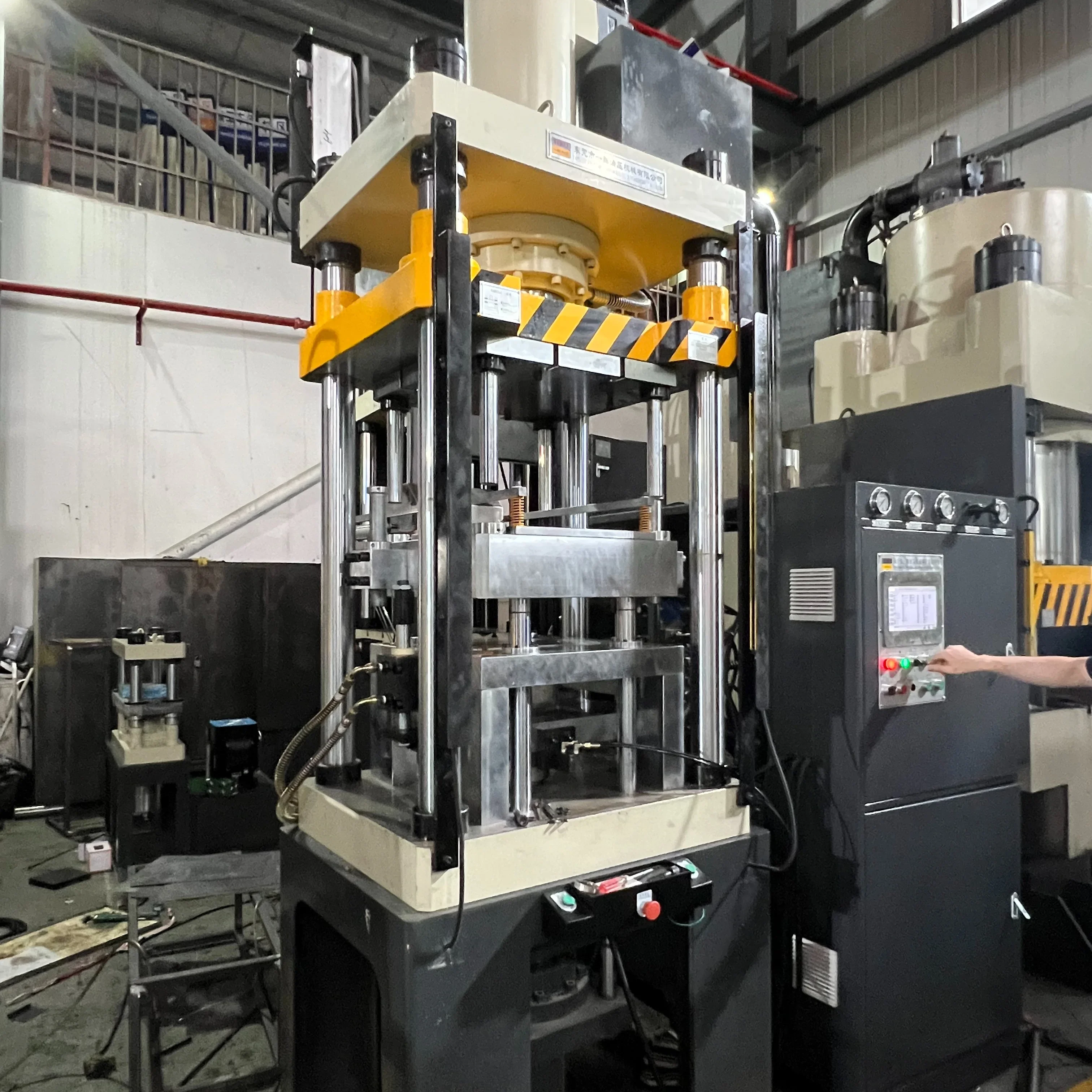 YIHUI YHA8 Four Column Type Ceramic Powder Compacting Hydraulic Press For Powder Forming