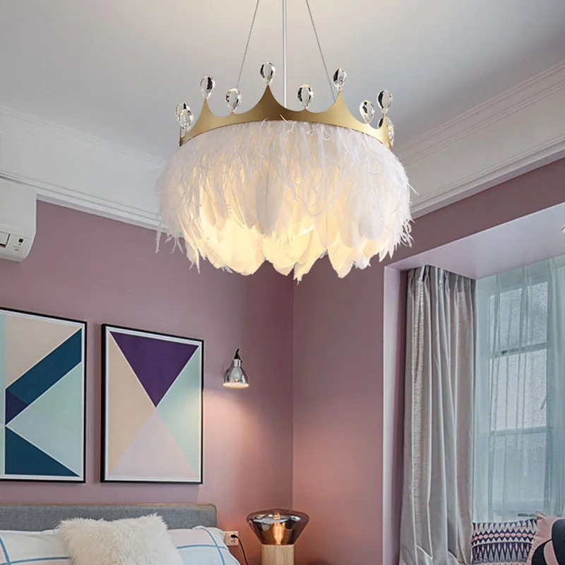 

New Dsign Modern White Feather Pendant Lights Gold Crown Girl's Room Hanging Lamp with Crystal Decor for Bedroom Hotel E27 Soket