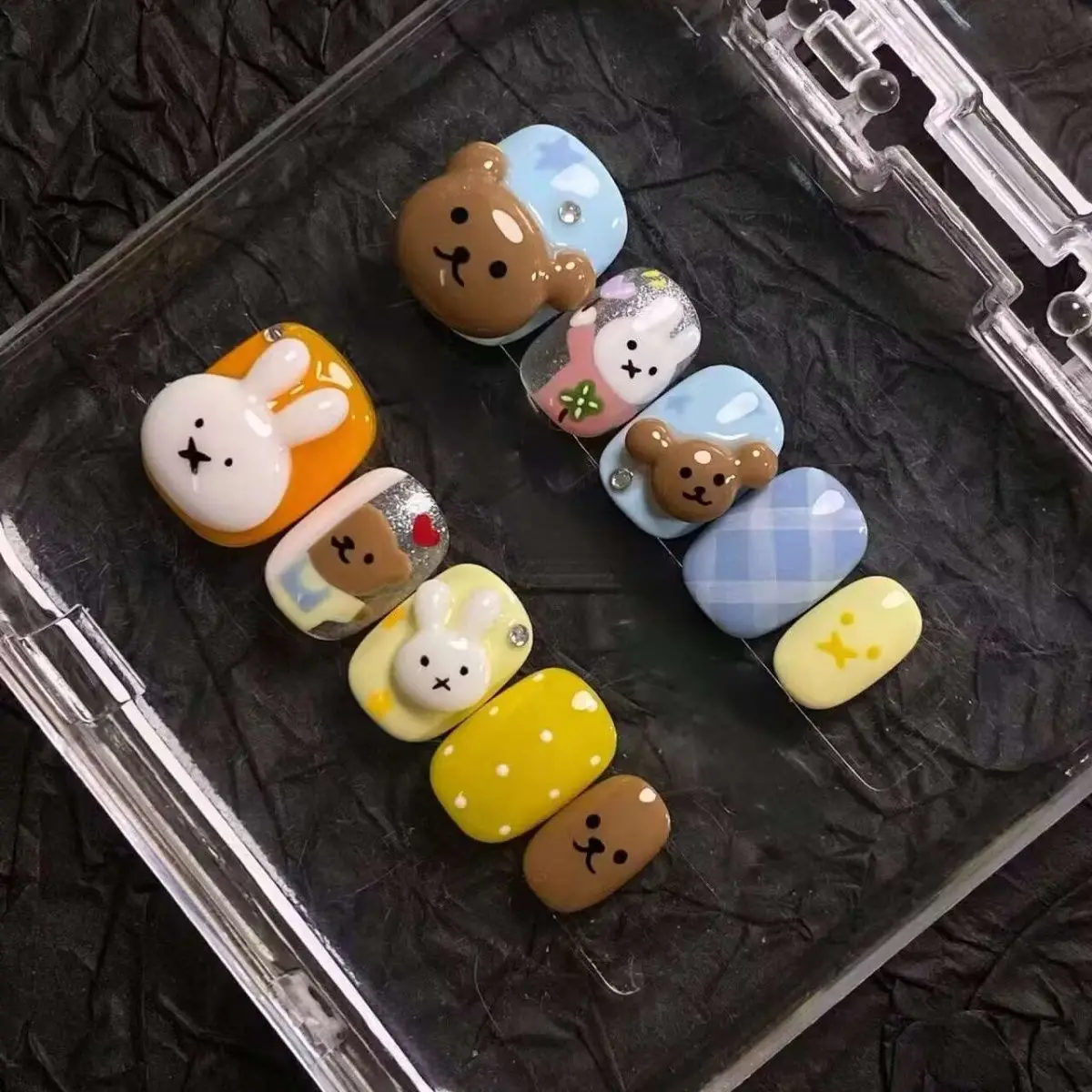 

Miffy 3d дизайн ногтей рельефная ручная одежда доспехи милые мультяшные ювелирные изделия универсальные расширенные съемные шоу белый маникюр украсить подарок