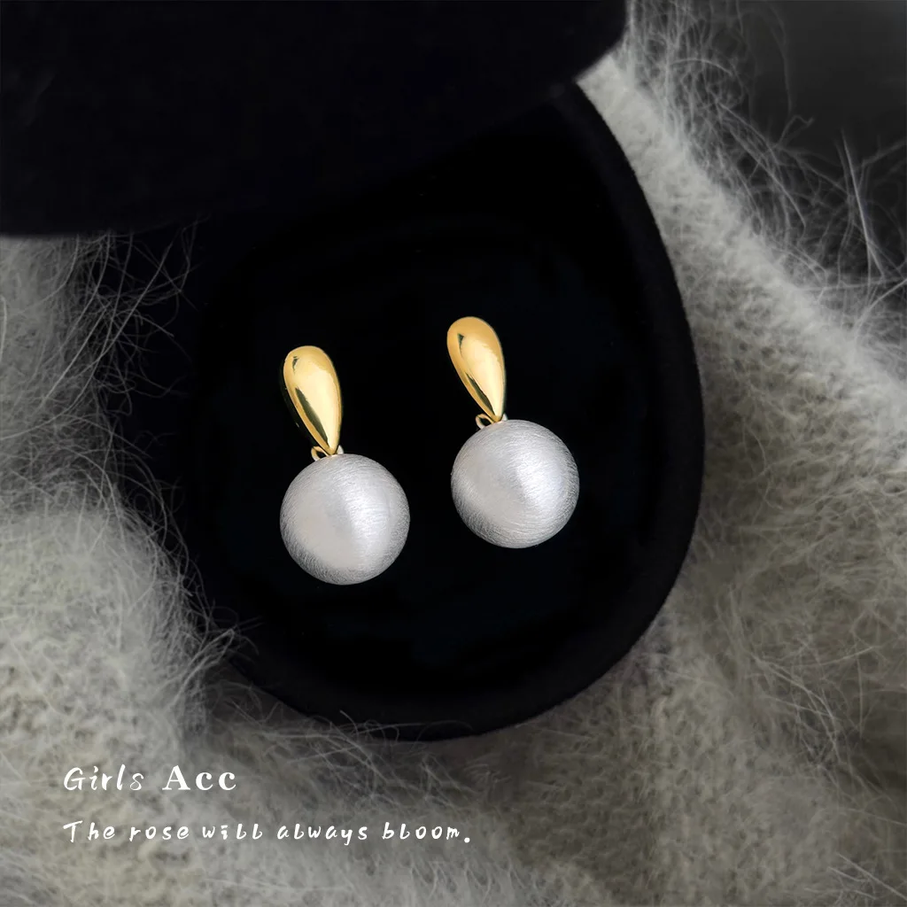 

Two Tone Electroplated Brushed Matte Dangle Earrings for Women Minimalist Cool Style Water Drop Niche Luxury Premium Ear Jewelry