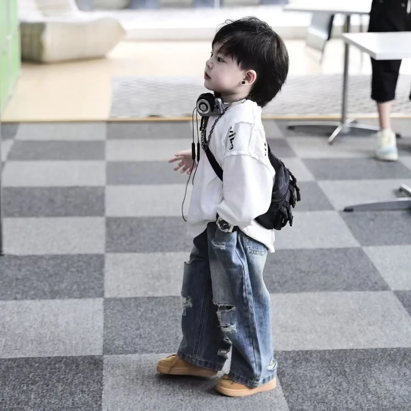 ملابس الأطفال 2025 الربيع والخريف النسخة الكورية الجديدة رسالة الربط قاعدة قميص الرجعية ممزق الجينز قطعتين مجموعة
