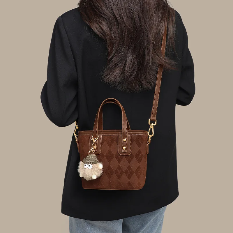 

Новая женская уличная модная мини-сумка-ведро из ткани из синтетической кожи, плюшевая подвесная сумка через плечо с регулируемым плечевым ремнем