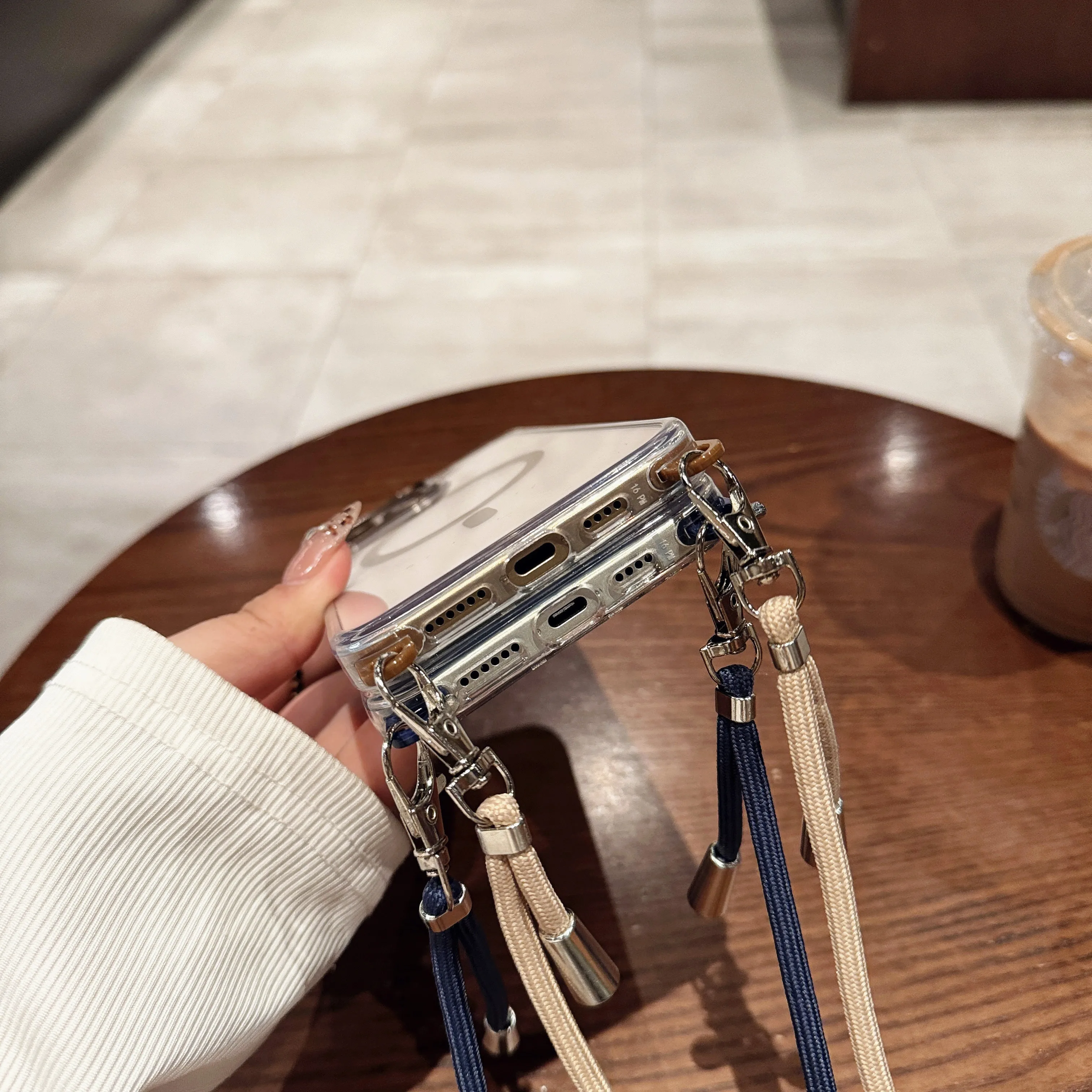 Funda magnética transparente de protección ultra fuerte para iPhone 17 Air 16 Plus 16e 15 14 Pro Max 13 con correas cruzadas de cordón