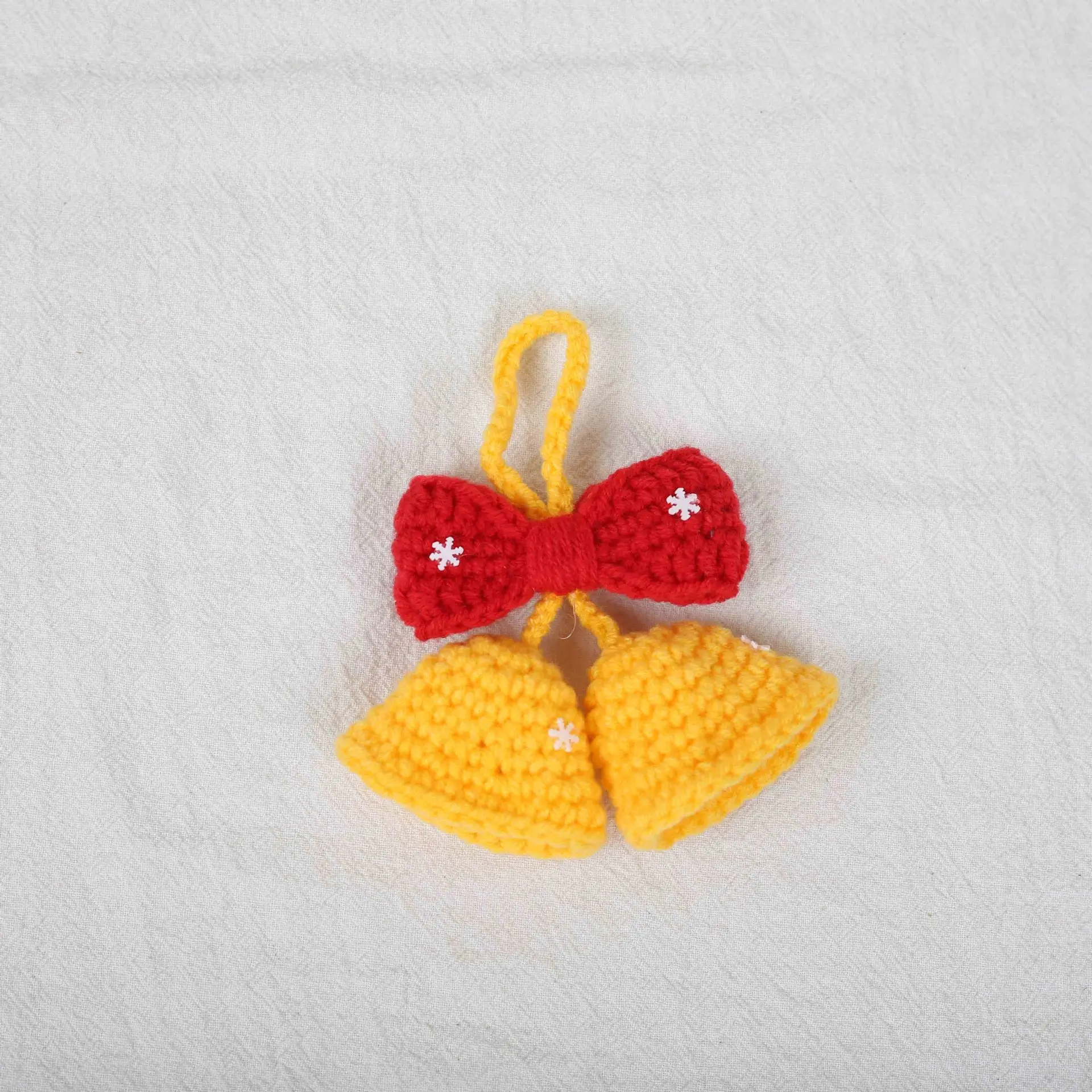 Niedlicher gehäkelter Weihnachts-Schlüsselanhänger, handgemachter Mini-Weihnachtsbaum, gestrickter Baum zum Aufhängen, liebenswertes Geschenk – Detail 6