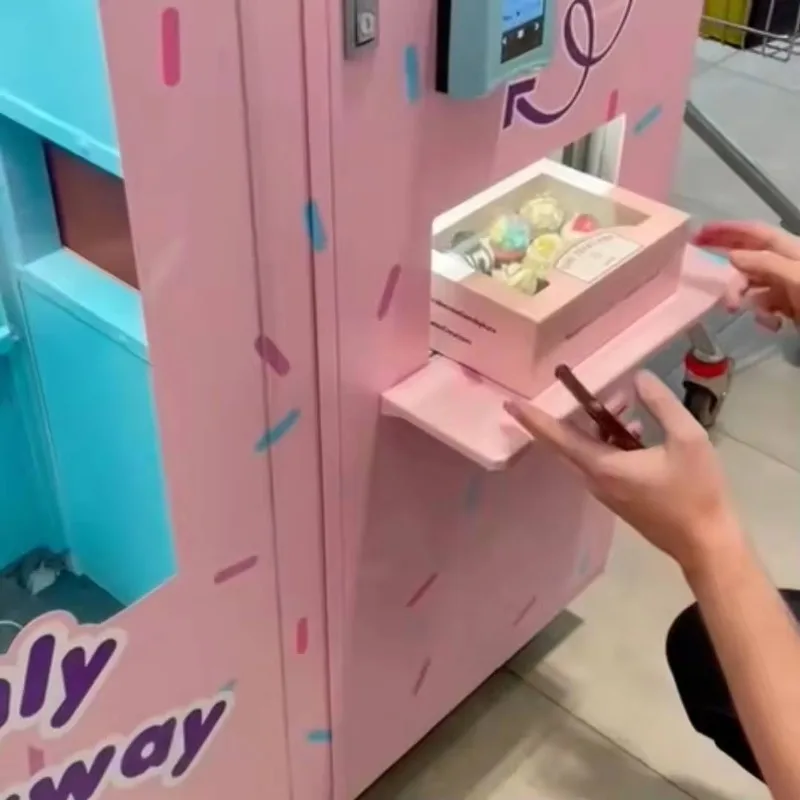 آلة بيع مخصصة المورد سعة كبيرة آلة بيع كب كيك ATM كب كيك مع نظام التبريد والمصعد