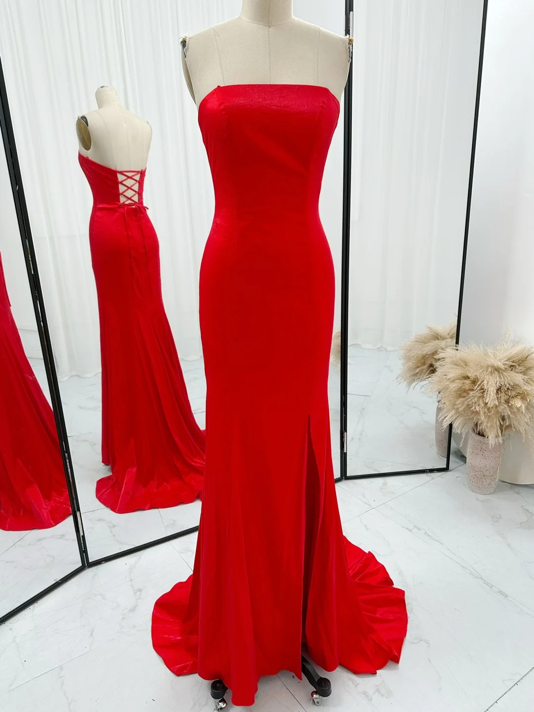 Red Mermaid Slim Shoulder Moderator Performing The Bride'S Little Dragon Tail Dress M1307