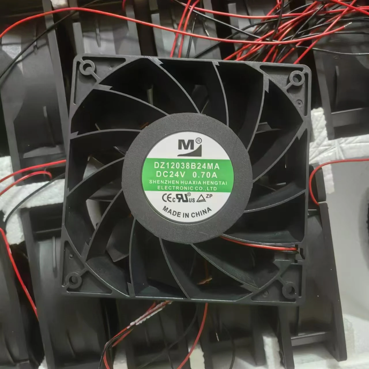

M DZ12038B24MA DC 24 В 0,70 А 120x120x38 мм 2-проводной охлаждающий вентилятор для сервера