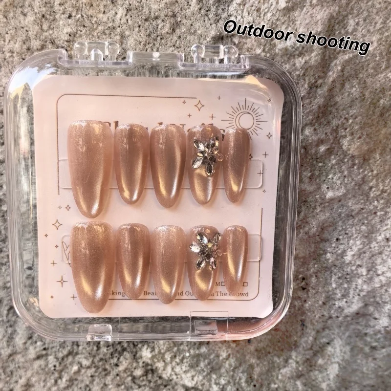 2025 New Golden Cat Eye with Fine Glitter Handmade Wearing Armor Winter Atmosphere Snowflake Nail Art Christmas Nail Art