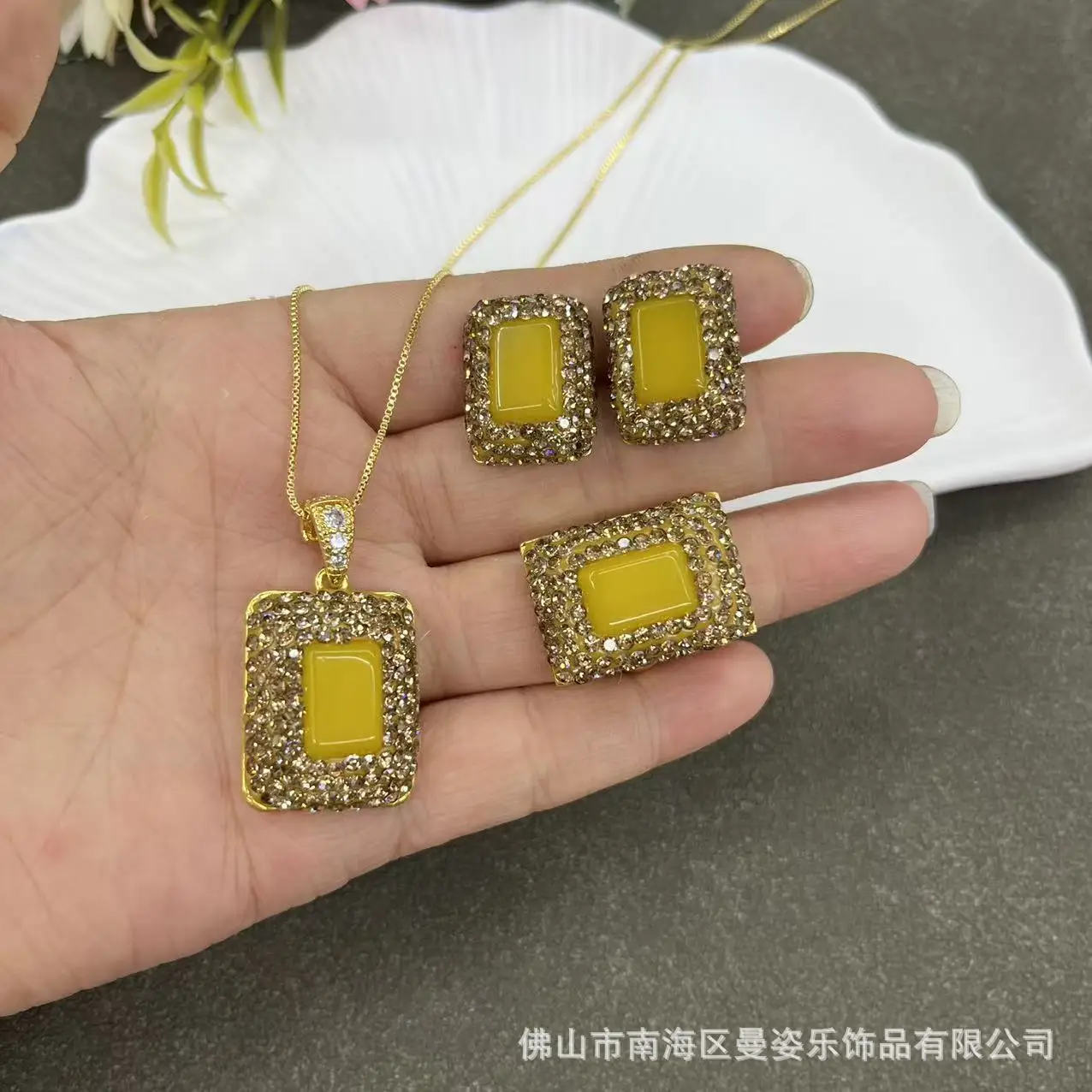DIY accessories New imitation beeswax three-piece set, ethnic style medieval jewelry, personalized jewelry set, Internet celebri