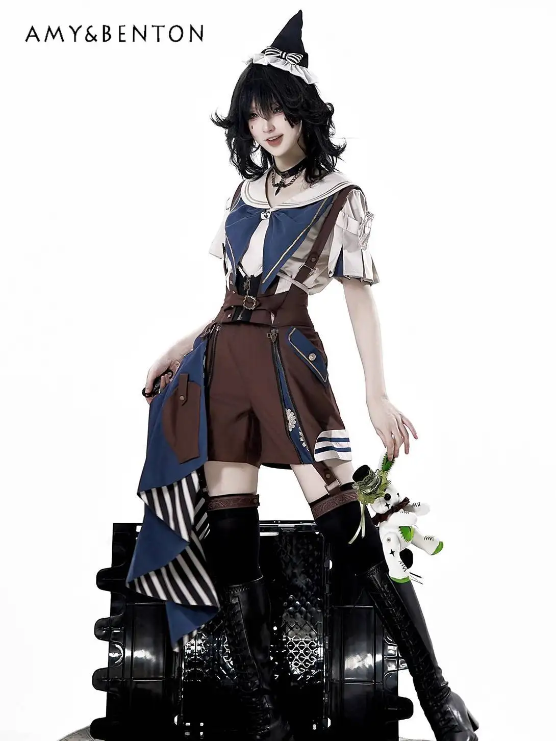 

Retro Court Subculture Prince Suit Cos Lolita Sweet Cool Doll Collar Short-sleeved Shirt Slim Strap Shorts Gothic Two-piece Set