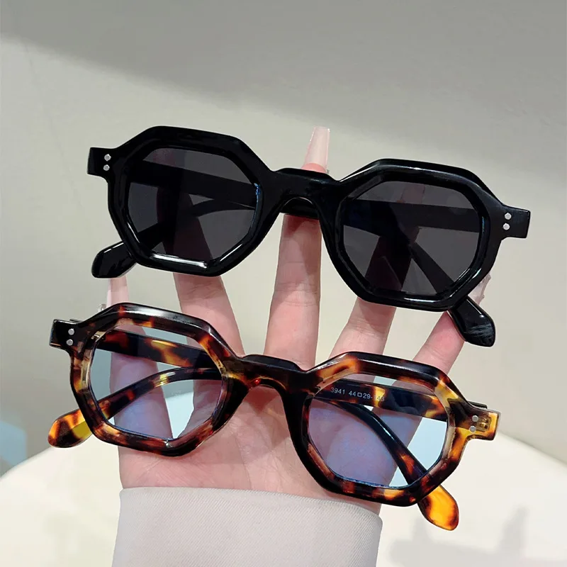 

Fashion Polygon Small Square Women Sunglasses Retro Rivets Men Leopard Shades UV400 2025 Trending Blue Purple Sun Glasses
