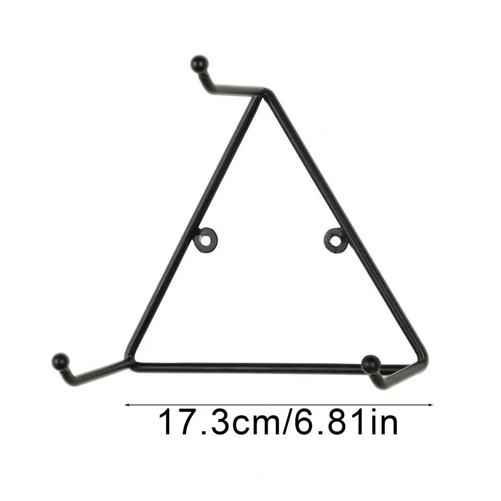 منظم كوب معدني هندسي حامل كوب قهوة مثلث معدني مع 3 خطافات لتنظيم مكتب المطبخ وجدار أسود غير لامع