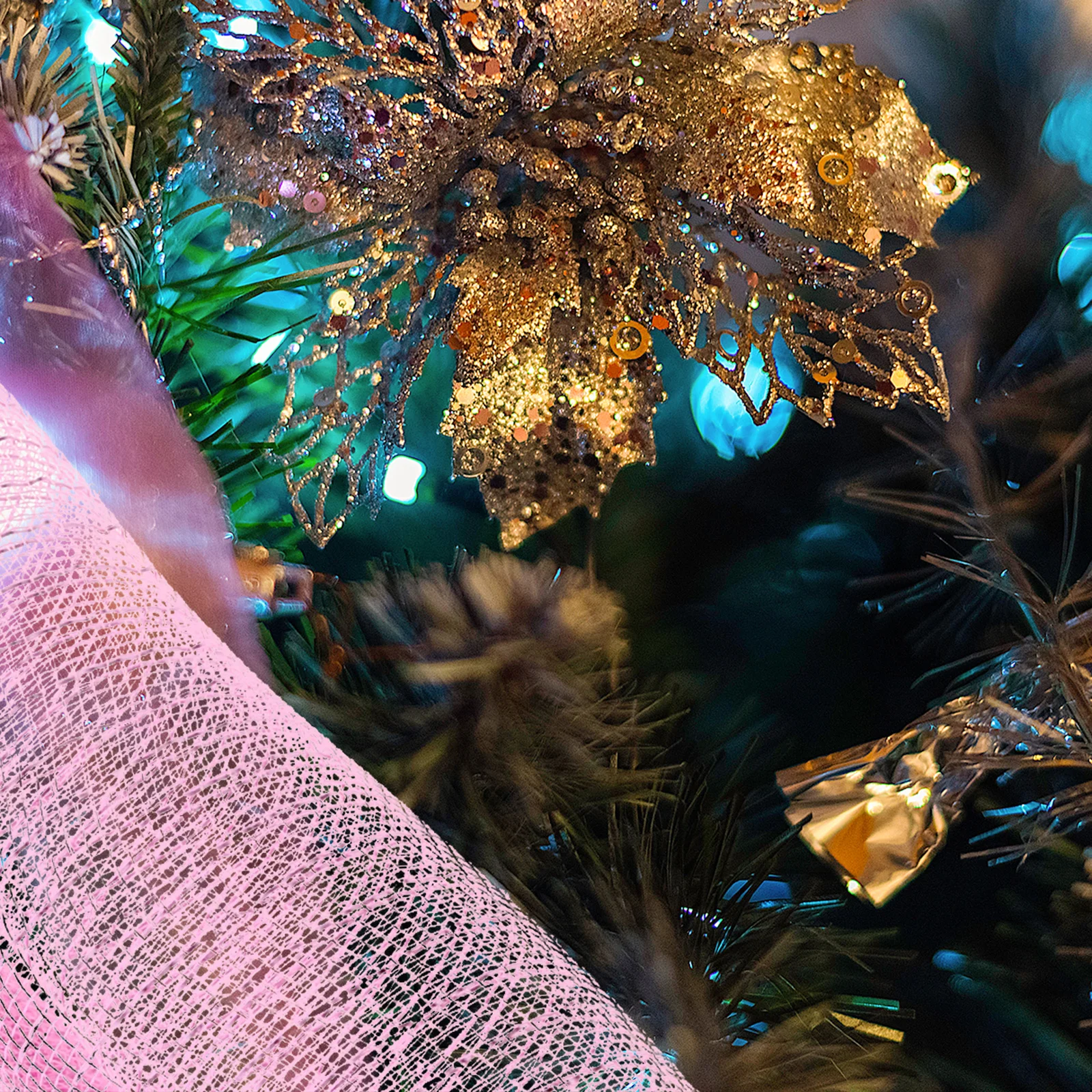 

1 Roll Premium PP Decor Mesh Ribbon Durable Decorative Mesh for Wreath Making Bouquet Packing Gift Wrap Wreath Making Material