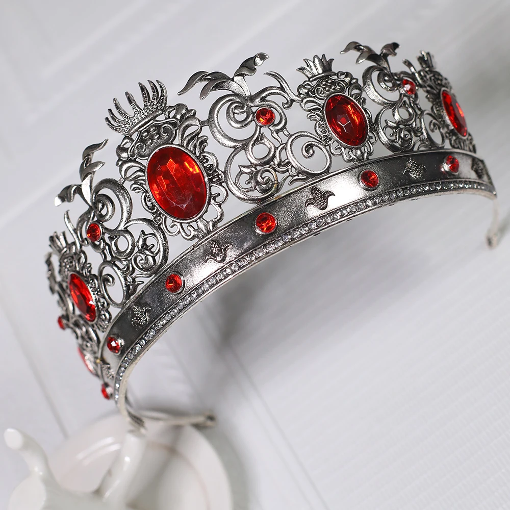 Retro palace style crown set with black and red gemstones, suitable for women to wear as a party, wedding, and birthday crown
