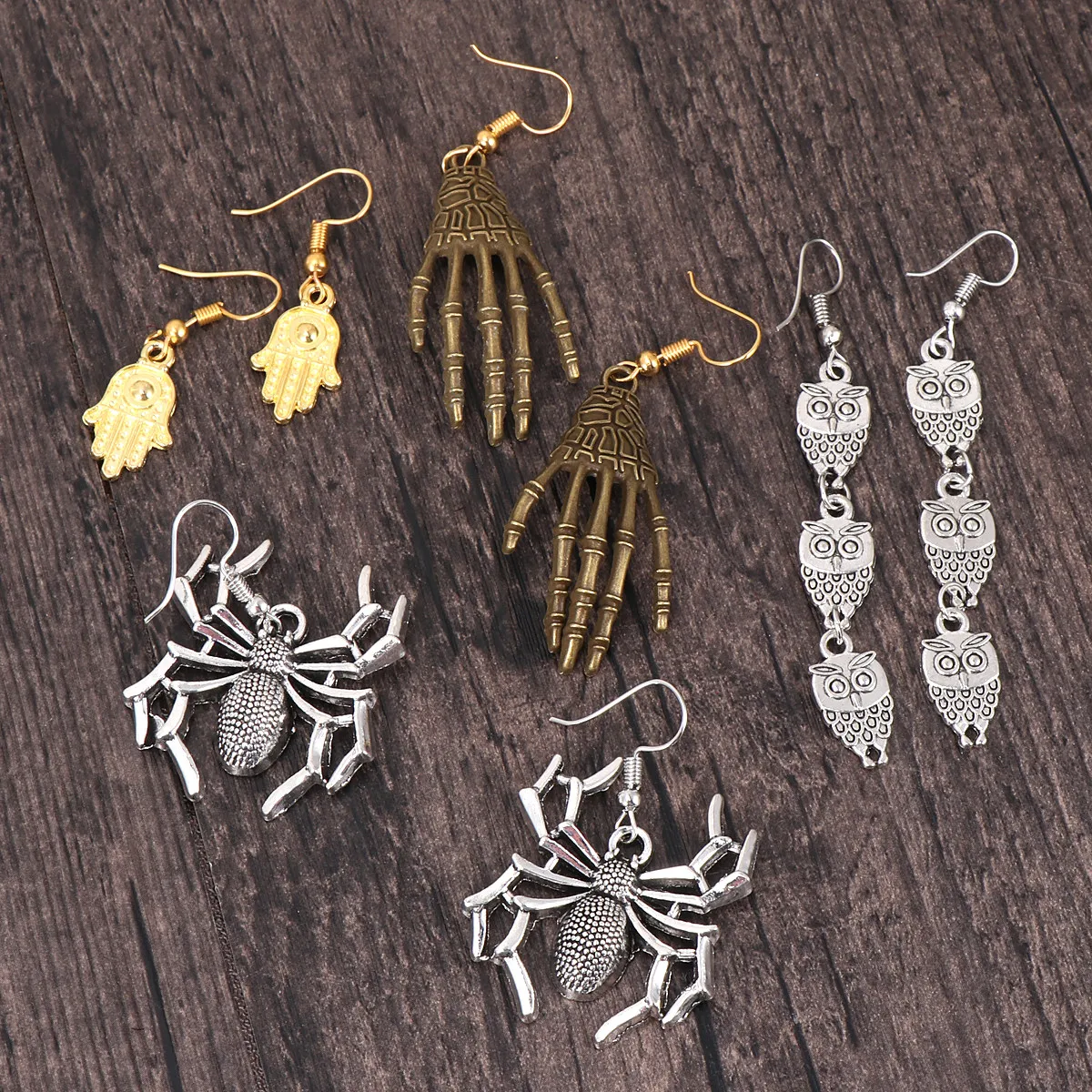 4 Pairs Spider Halloween Earrings for Women – Spooky Dangle Ear Hooks, Funny Costume Party & Cosplay Accessories